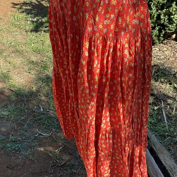 Elegant Red Floral Dress - Picture 7 of 16